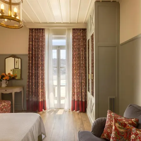 Dorion Hotel